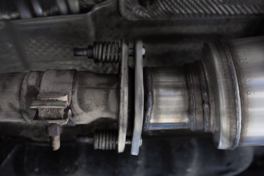 MBRP 11-Up Dodge Durango 3.6L, Armor Pro 3" Cat-Back Dual Split Rear with CF Tips, Street Profile S51093CF