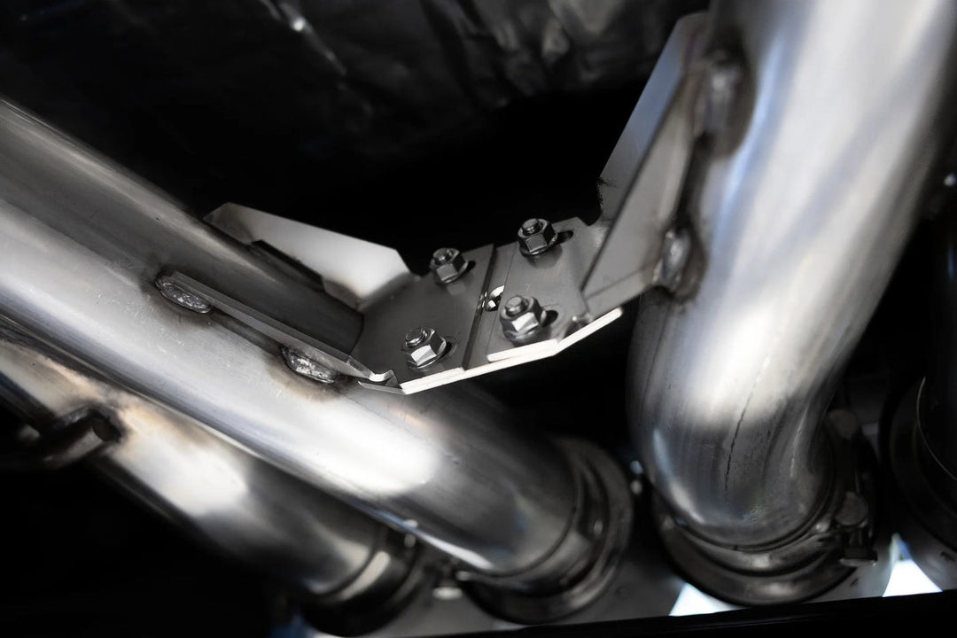 MBRP 14-19 Chevrolette Corvette C7 6.2L Armor Pro 3" Axle Back, Muffler Bypass, Quad Outlet with Carbon S70083CF